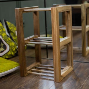 縦型シューズラック、背の高い細長いシューズラック、木製シューズオーガナイザー、玄関シューズベンチ、素朴なシューズ収納、新築祝い、農家風の装飾