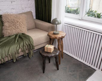 Handgefertigter Akzenttisch aus Holz, Blumenständer, rustikaler Bauernhaus-Hocker