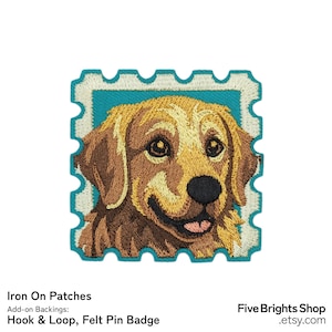 Pode incluir: Patch bordado com um cão golden retriever sorrindo. O patch está em uma moldura azul-petróleo com um design de selo postal. O cão tem pelo marrom e castanho, um nariz preto e uma língua rosa. O texto "Iron On Patches" é visível.