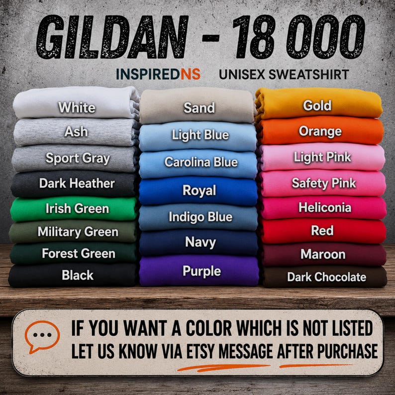 Puede incluir: Una carta de colores para sudaderas unisex Gildan 18000 que muestra tres pilas verticales de prendas dobladas en varios tonos, incluyendo blanco, ceniza, gris, verde, negro, arena, azul, morado, dorado, naranja, rosa, rojo, granate y chocolate.