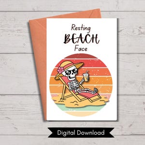 Kaart rustend strandgezicht – kaart grappige Summerween-skelet – Sarcastische Halloween in de zomer