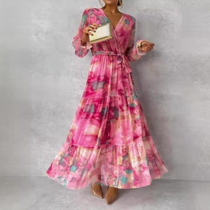 花柄シフォンマキシドレス、長袖Vネック、プリーツハイウエスト、ボヘミアンピンクスウィングドレス、レディース春夏コーデ