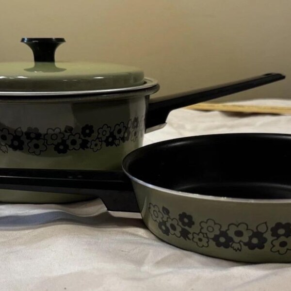 Pot/casserole vintage vert avocat avec fleurs en acier inoxydable avec couvercles fabriqués au Japon