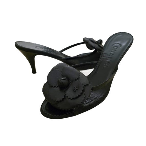 CHANELミュール Chanel Vintage 2007 Camellia CC Logo Black Mesh Leather Mule Heels