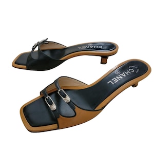 Chanel Vintage Y2K Black Tan Leather Camellia Mules Sandals Kitten Heels 7 37.5