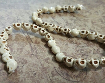 Cuentas de calavera blancas, hebra completa de 40 cm (16"), 40 piezas, cuentas de calavera de howlita de 9 mm, cuentas de 9 mm, cuentas blancas vintage, cuentas al por mayor