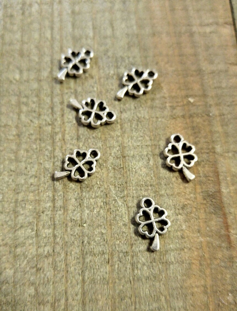 Shamrock-berlocker Klöverberlocker Fyrklöverberlocker i förgyllt silver Klöverberlocker Klöverhängen Hjärtklöverberlock Lycka-berlocker 10 st bild 1