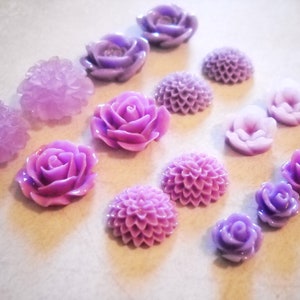 Cabochões de flores, flores roxas, costas planas, flores de resina, cabochões de resina, costas planas roxas, cabochões variados, 10 unidades