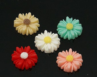 Blume Cabochons verschiedene Farben Gänseblümchen Cabochons 13mm 50 Stück flach zurück Blume Verzierungen für Ringe Ohrringe