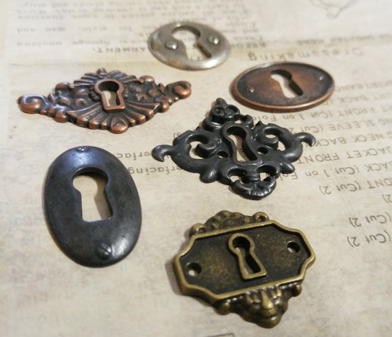 Keyhole Pendant Connector Key Hole Lock Escutcheon Antiqued Bronze Steampunk Keyhole Pendant Connector Key Hole Lock Escutcheon Antiqued Bronze Steampunk