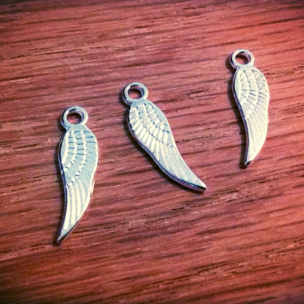 Engel Flügel Charms Silber Engel Flügel Silber Flügel Charms kleine Flügel Charms Miniatur Charms kleine Engel Flügel glänzend Silber Charms 10er