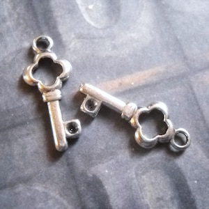 Silver Key Charms Antiqued Silver Key Pendants Skeleton Keys Steampunk Keys Miniature Keys Tiny Key Charms BULK Skeleton Keys 10pcs
