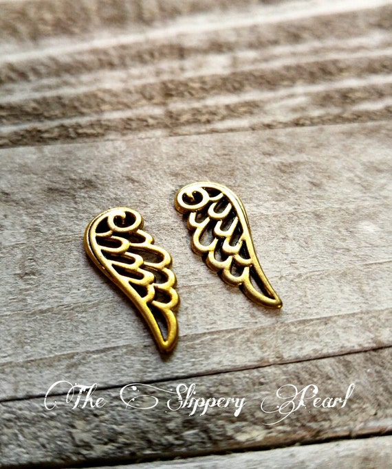 BULK 30 Angel wing charms antique gold GC230