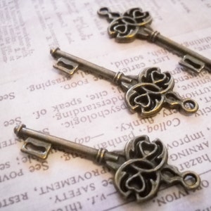 Skeleton Key Pendants Antiqued Bronze Keys Steampunk Keys Bronze Key Charms 45mm 2 pieces