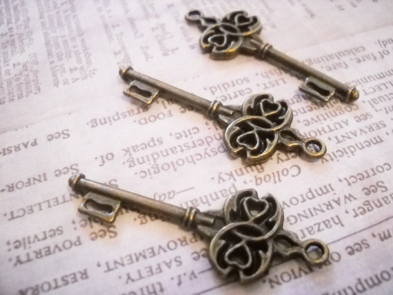 3 Skeleton Key Pendants Antiqued Silver Keys Steampunk Barrel Keys 41mm
