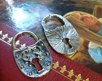 Keyhole Pendant Connector Key Hole Lock Escutcheon Antiqued Bronze Steampunk 