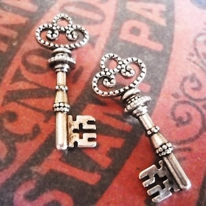 Skeleton Key Pendants Antiqued Silver Keys Key Charms Trinity Keys Wedding Keys Steampunk Keys 32mm 2 pieces