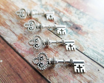 Silver Skeleton Keys Wholesale Keys Skeleton Key Pendants Trinity Pendants Trinity Keys Steampunk Keys Key Charms 10 pieces