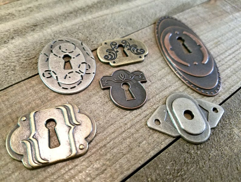Keyhole Pendant Connector Key Hole Lock Escutcheon Antiqued Bronze Steampunk Keyhole Pendant Connector Key Hole Lock Escutcheon Antiqued Bronze Steampunk