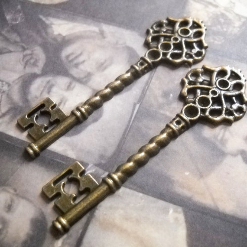 Big Key Pendants Antiqued Bronze Key Charms Skeleton Keys Etsy