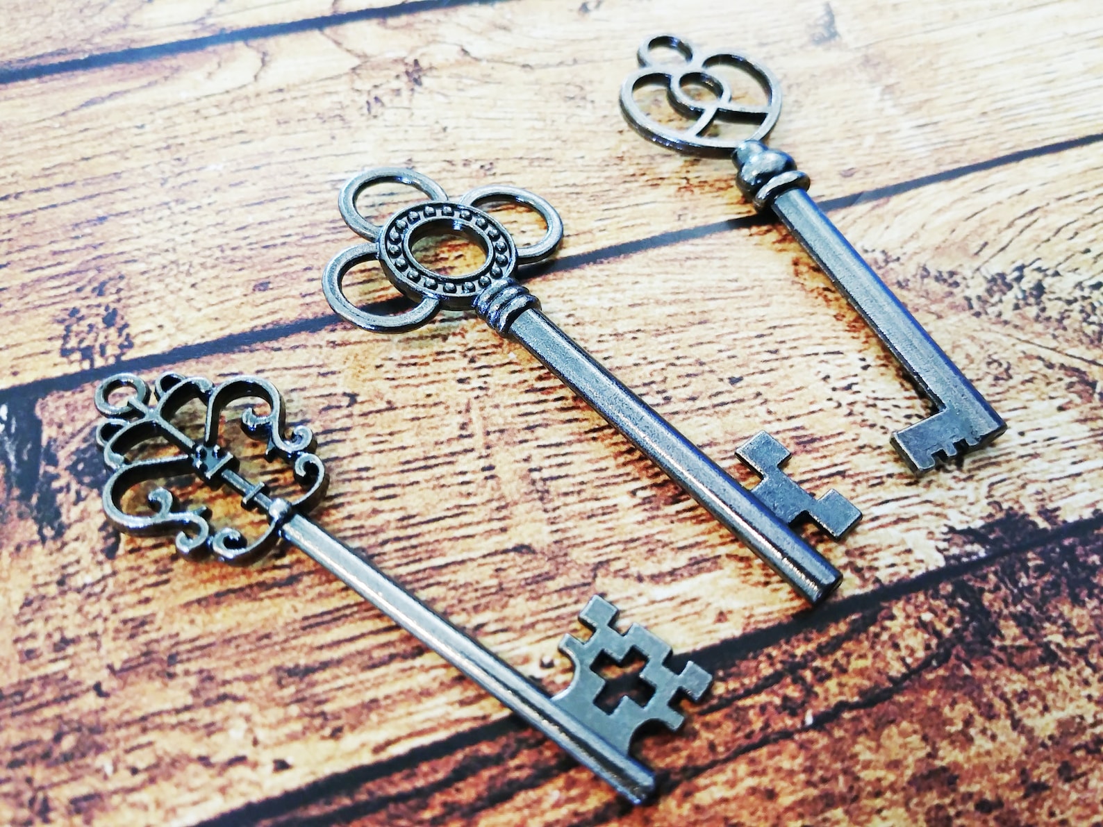 3 Black Keys Gunmetal Skeleton Key Pendants Steampunk Findings Etsy