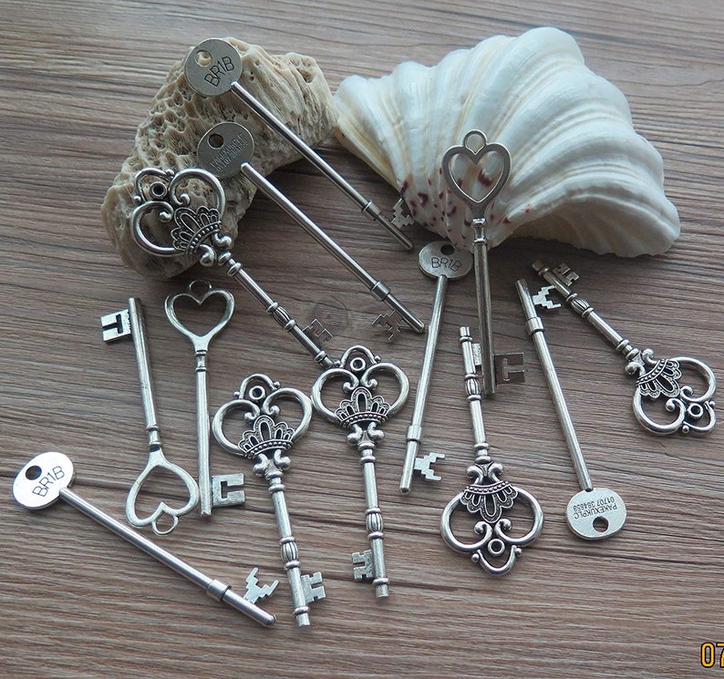 10 Skeleton Key Pendants Black Gunmetal Large Lot Steampunk Wedding 68mm