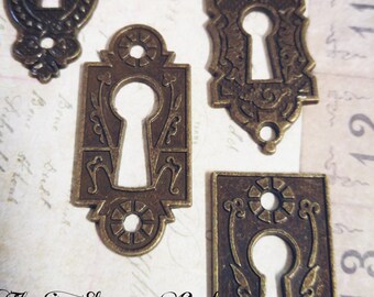 Keyhole Pendant Connector Key Hole Lock Escutcheon Antiqued Bronze Steampunk Keyhole Pendant Connector Key Hole Lock Escutcheon Antiqued Bronze Steampunk