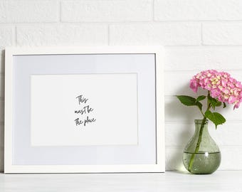 „This Must Be The Place”, inspirująca grafika ścienna (do pobrania w wersji cyfrowej)