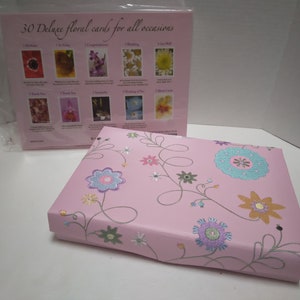 30 cartes de luxe dans une boîte souvenir brodée, assorties de cartes pour toutes les occasions.