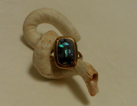 Ring, adjustable, PAUA Shell and resin Stone, gol… - image 1
