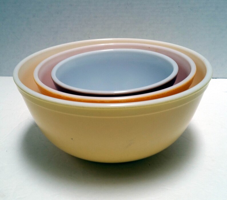 vintage Kitchen Ovenproof glass set of 3 Nesting PYREX Glass Bowls made in USA