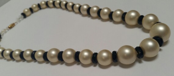 Pearl and black glass bead necklace, vintage 1990… - image 5
