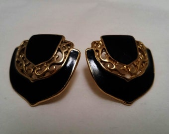 Black Enamel and Gold Filigree vintage 1980's post Earrings