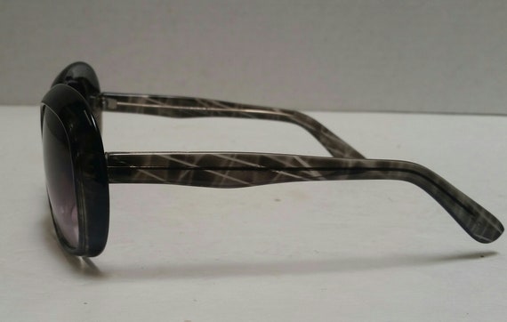 Large Frame Sunglasses with Gradient Violet Lens' - image 3