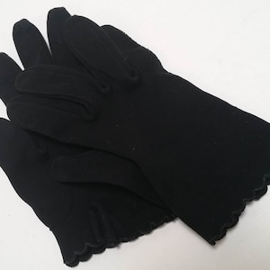 Vintage short black gloves, size small to medium, stretchy, Evening & Formal