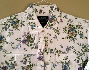 100% Heavy Cotton Jacket/blouse, Women's size Petite medium, white with flowers