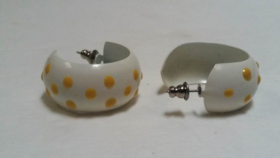 vintage 1980's earrings, white with yellow polka … - image 5