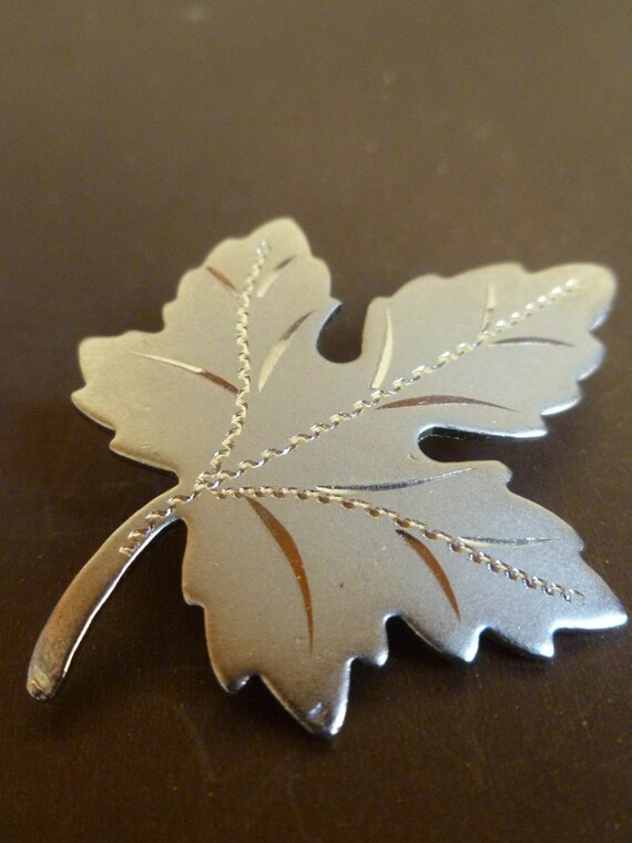 Silver Maple Leaf Brooch / Pin - image 2