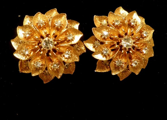 vintage clip-on Earrings,Gold Chrysanthemum with … - image 6