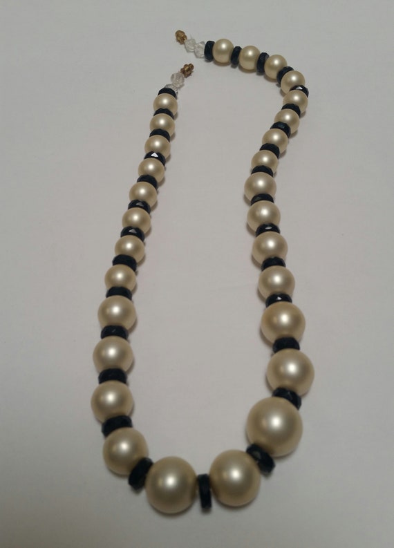 Pearl and black glass bead necklace, vintage 1990… - image 4