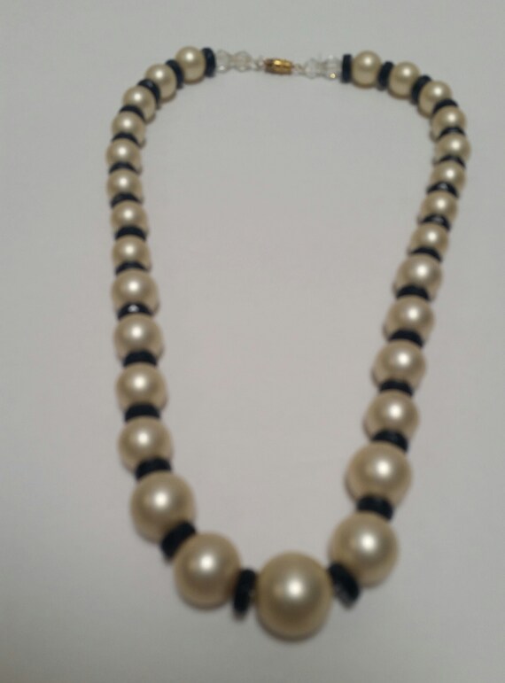 Pearl and black glass bead necklace, vintage 1990… - image 6