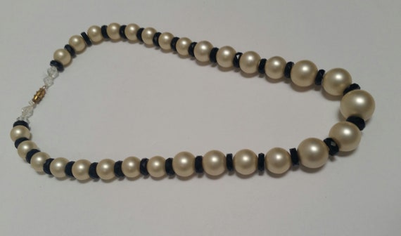 Pearl and black glass bead necklace, vintage 1990… - image 1