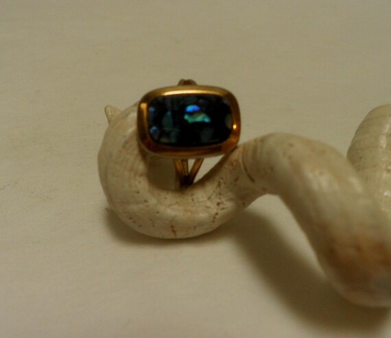 Ring, adjustable, PAUA Shell and resin Stone, gol… - image 2