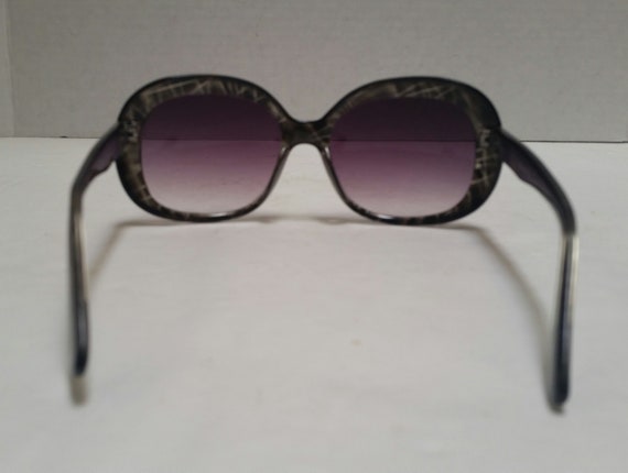 Large Frame Sunglasses with Gradient Violet Lens' - image 4