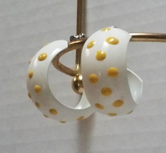 vintage 1980's earrings, white with yellow polka … - image 4