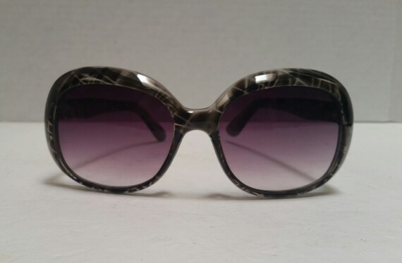 Large Frame Sunglasses with Gradient Violet Lens' - image 5