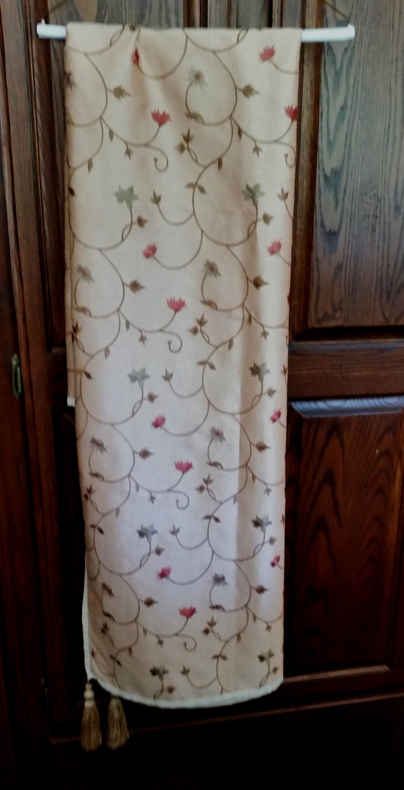 beautiful Embroidered Table Cover table cloth tasseled corners