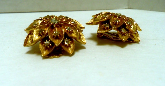 vintage clip-on Earrings,Gold Chrysanthemum with … - image 4