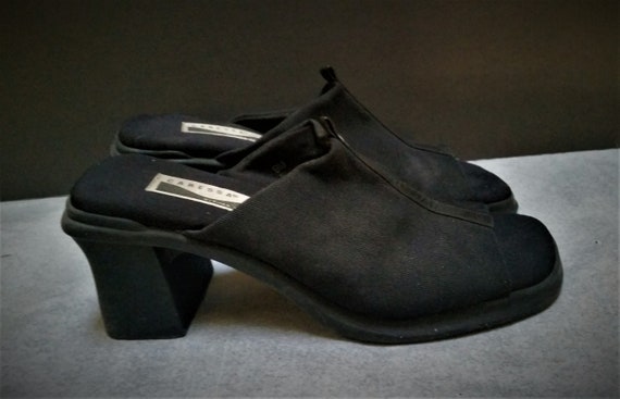 Woman's slip-on, open toe Shoes, Comfortable Rubber sole Fabric and leather upper, size 9M