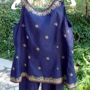 reduced...2 piece Women's outfit, Pants and embroidered shell top, Size 5 / 6